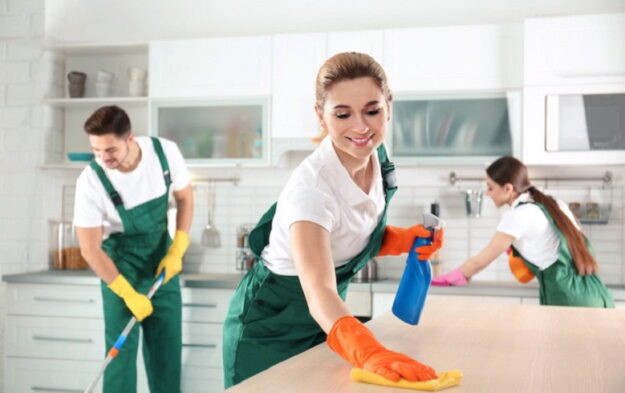 5 Reasons to Hire a Cleaning Service When You Move